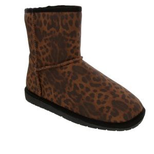 True Craft Faux Fur Line Leopard Boots